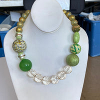 Queen Mum Ivy Choker Necklace