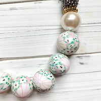 Sweet Pink and Green Queen Mum Choker Necklace