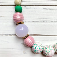 Sweet Pink and Green Queen Mum Choker Necklace