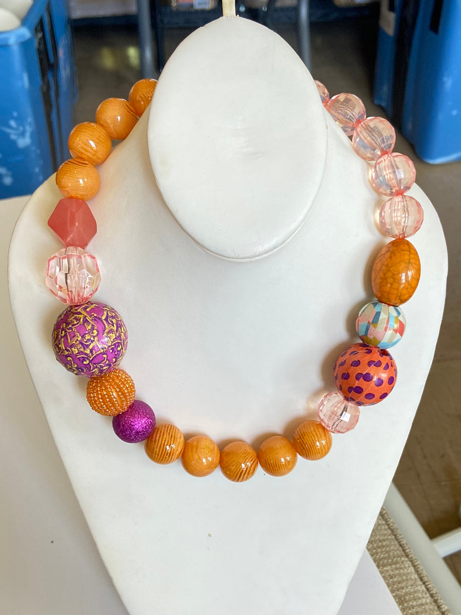 Queen Mum Lipgloss Choker Necklace