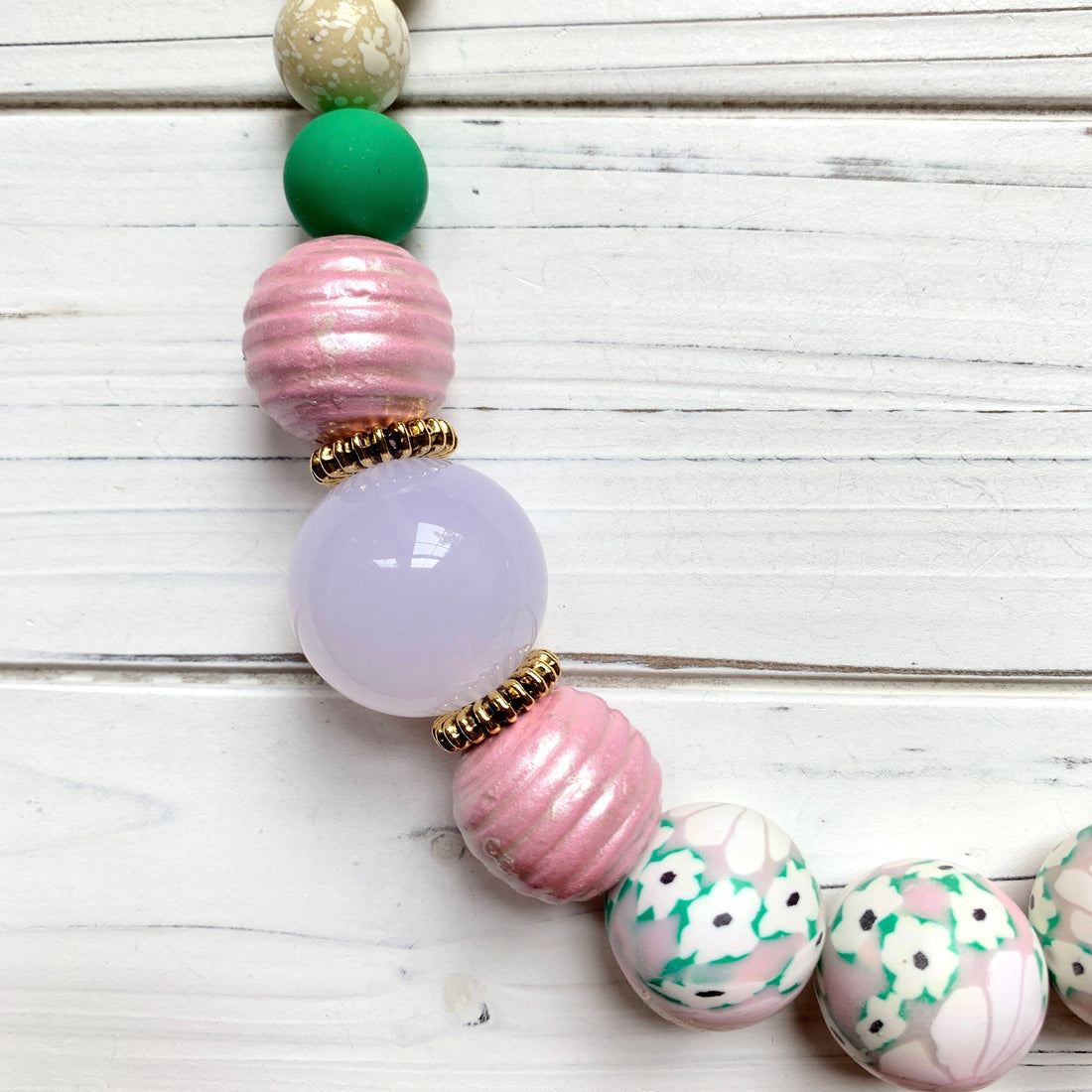 Sweet Pink and Green Queen Mum Choker Necklace
