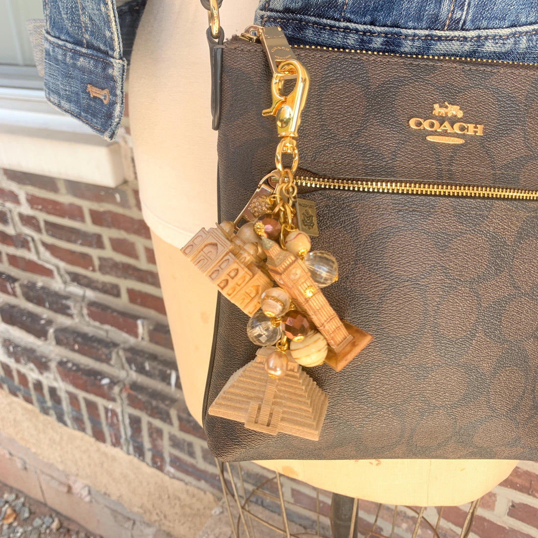 NEW DESIGN Lenora Dame World Traveler Bag Charm
