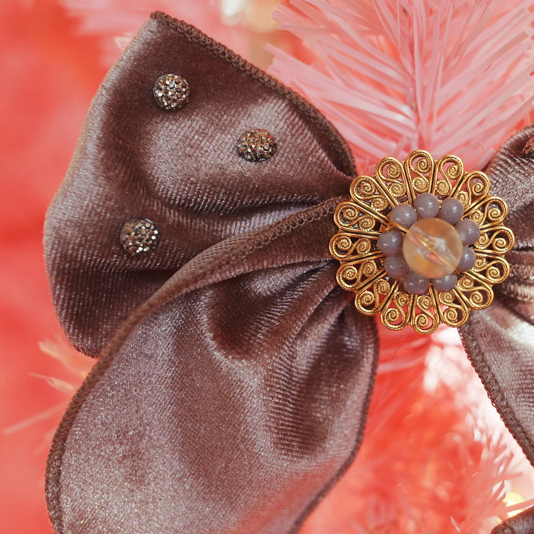 Lenora Dame One-of-a-Kind Christmas Morning Grey Beige Hair Bow