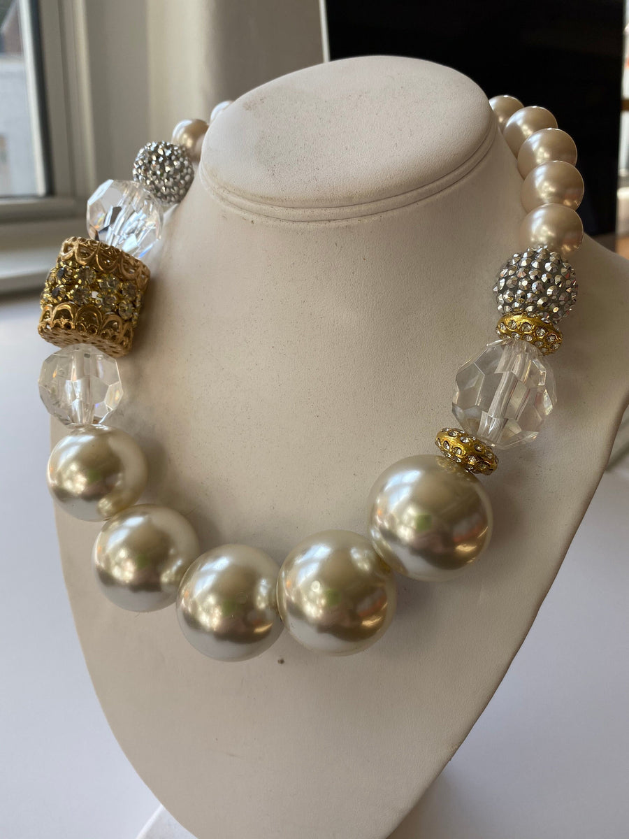 Lenora Dame Classic Pearl Queen Mum Choker Necklace