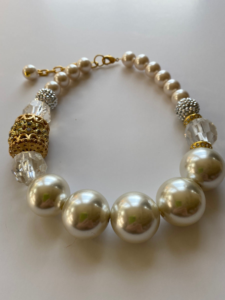 Lenora Dame Classic Pearl Queen Mum Choker Necklace