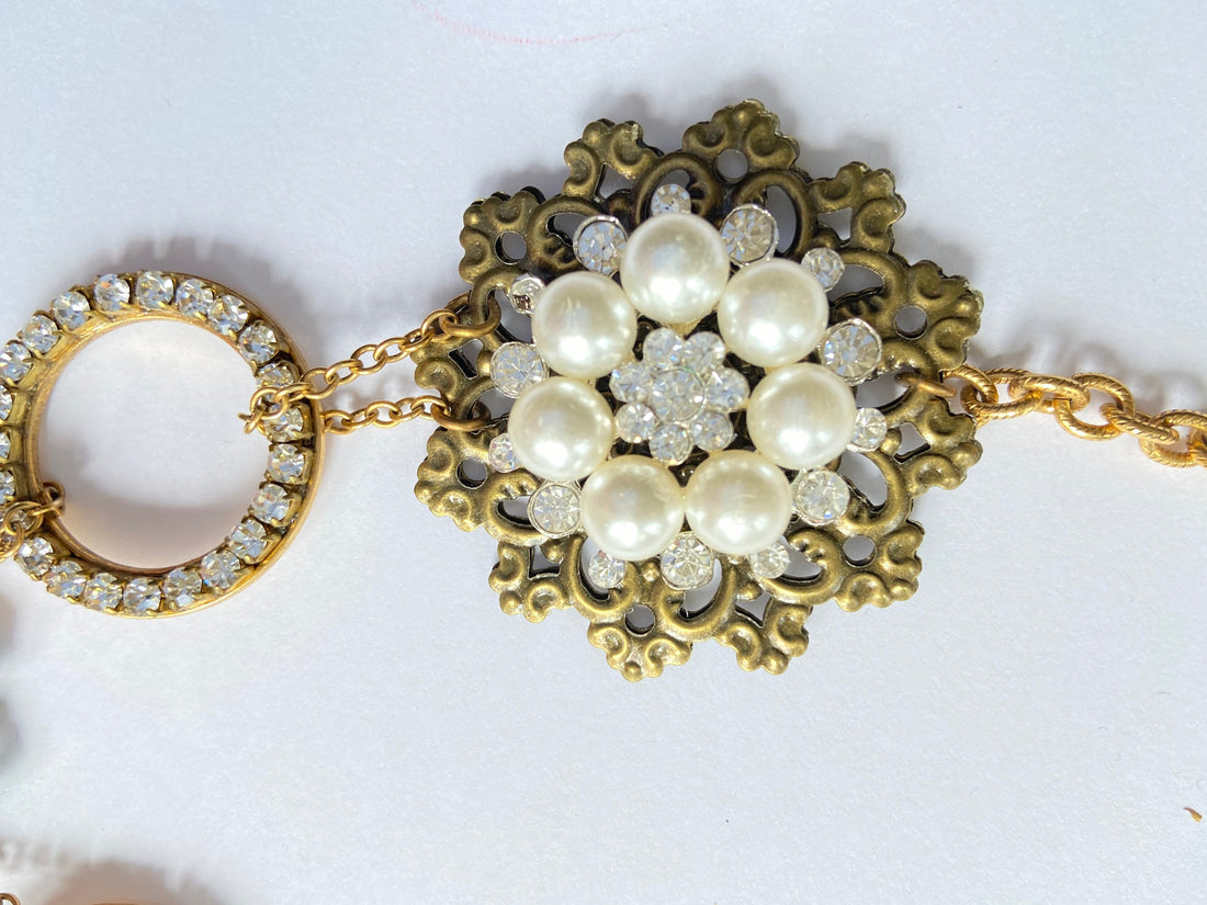 Lenora Dame Chain Gang Bib Necklace in Pearl