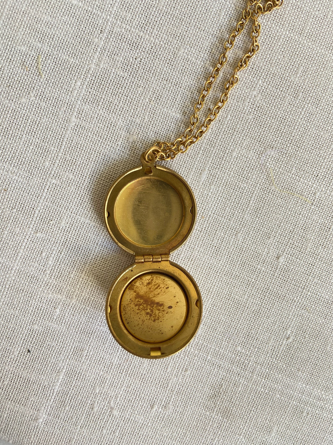 Lenora Dame Jet Locket