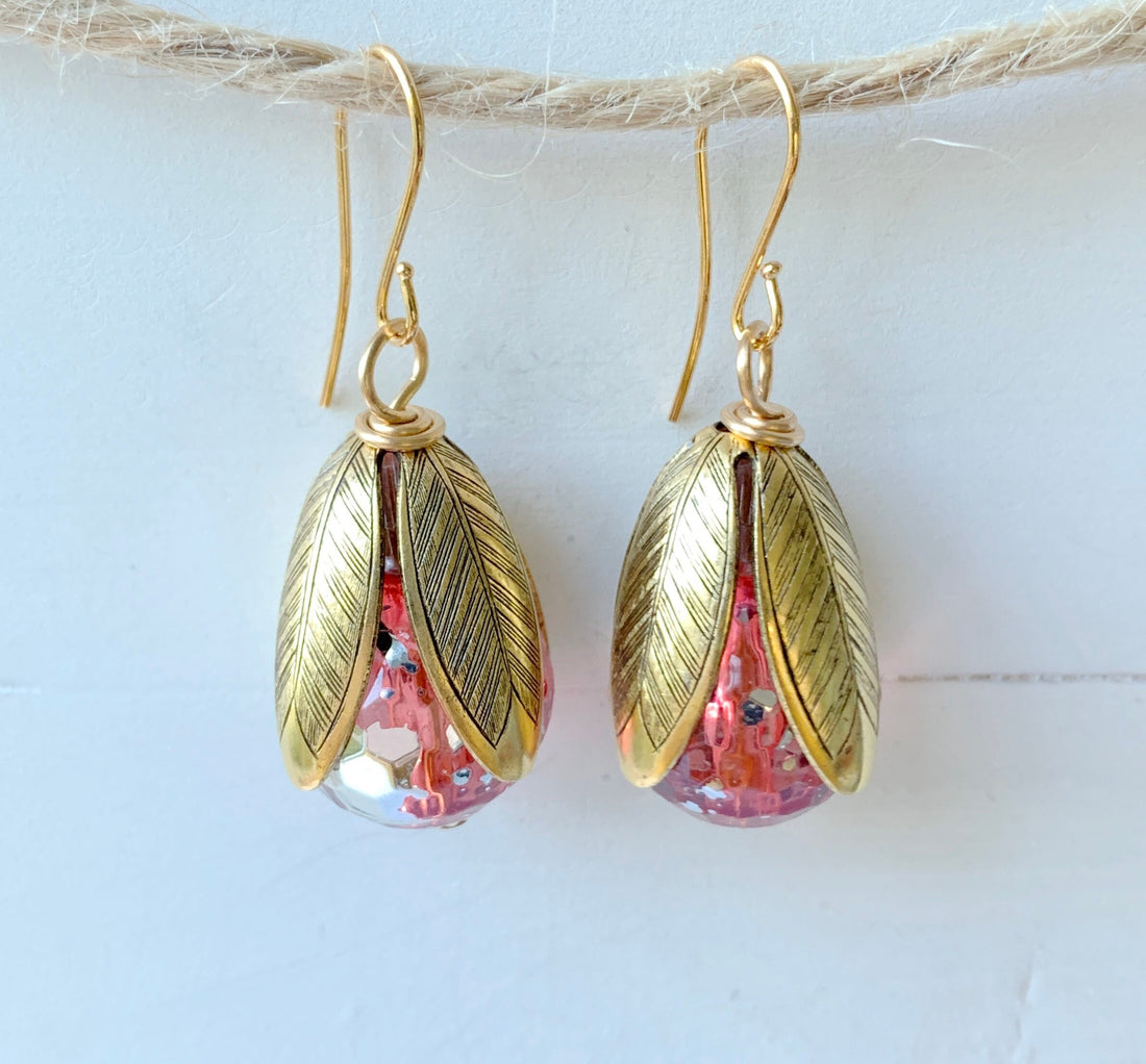 Lenora Dame Crackle Lucite Bead Cap Earring in Rose